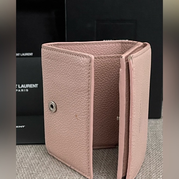 ⭐️COA⭐️SAiNT LAURENT “DISTRESSED” LiL PiNK TRiFOLD WALLET💕💥FULL iNCLUSiON💥💕 - Picture 6 of 12